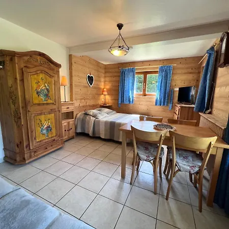 Petit Lutin 1 - Studio Dans Chalet Sur Les Pistes La Clusaz Exterior photo
