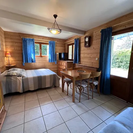 Petit Lutin 1 - Studio Dans Chalet Sur Les Pistes La Clusaz Exterior photo